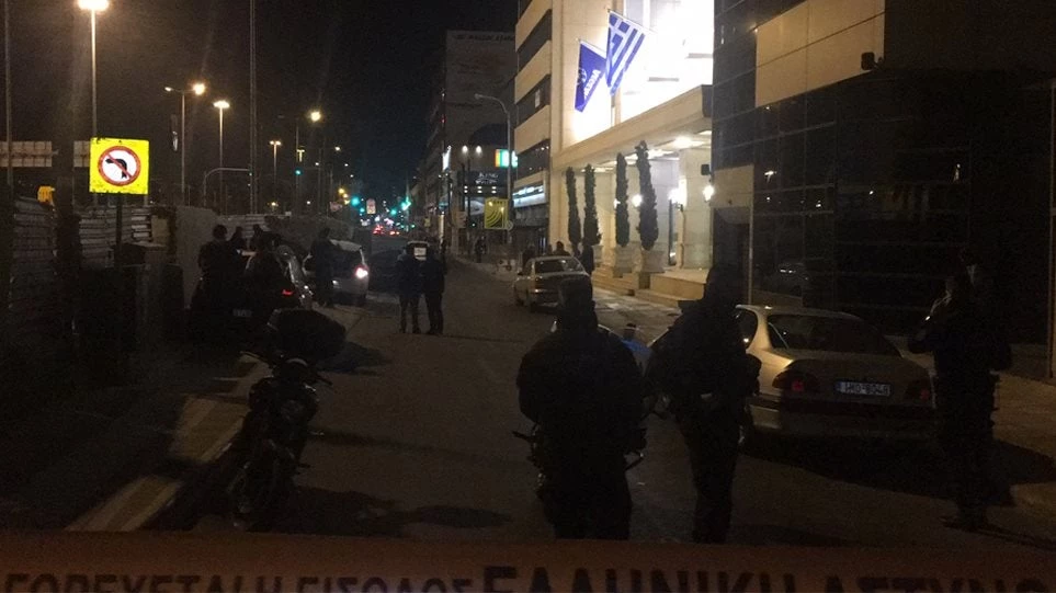Σοκ από τη μαφιόζικη επίθεση στο λιμάνι του Πειραιά: Το θύμα νοσηλεύεται σε κρίσιμη κατάσταση (εικόνες,βίντεο)